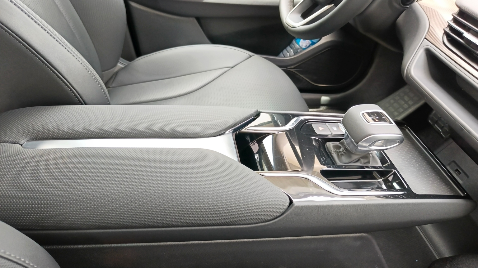 Hongqi E-QM5 view 5